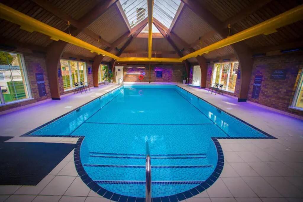 Factors House - A Comfy Cottage In Countryside Park With Wifi And Access To Bar And Pool Perth Exterior photo
